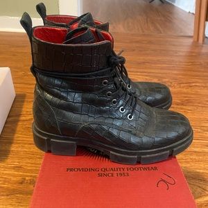 Saint + Sofia combat boots. Size 38